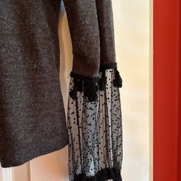Ryu grey dressy sweater with black lace & tassels - Picture 2 of 3